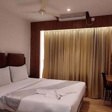 Baharampur Staymaker Hotel Mohan Palace מראה חיצוני תמונה