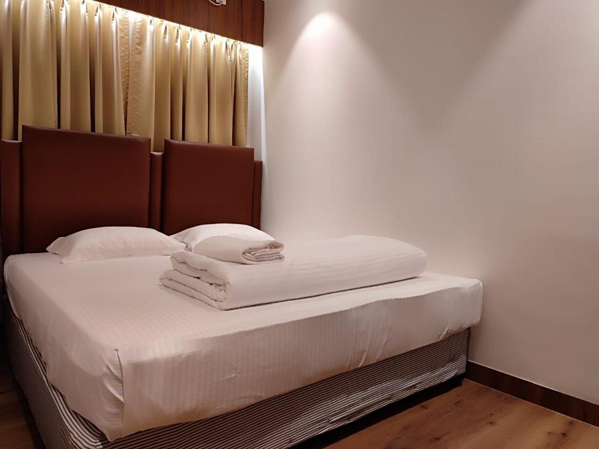 Baharampur Staymaker Hotel Mohan Palace מראה חיצוני תמונה