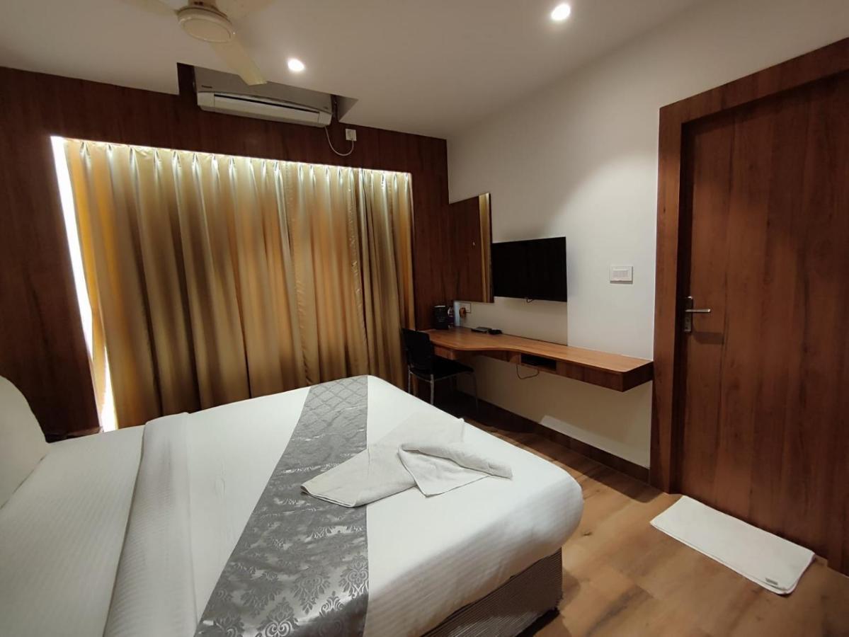 Baharampur Staymaker Hotel Mohan Palace מראה חיצוני תמונה