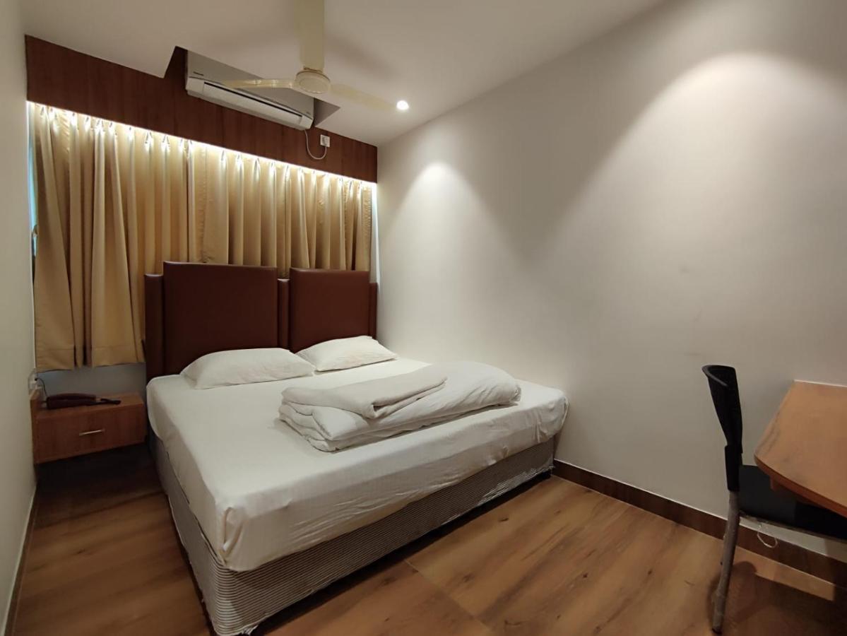 Baharampur Staymaker Hotel Mohan Palace מראה חיצוני תמונה
